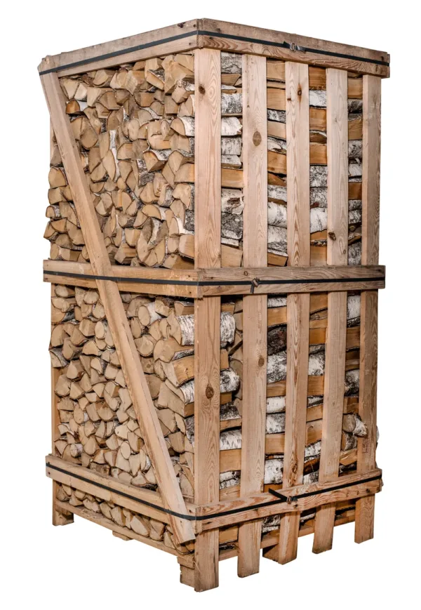 Caisse palette cerclée remplie de bûches de bouleau, vue de trois quarts — bois de chauffage bouleau 25 cm, 2 stères