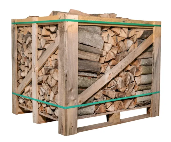 Caisse palette basse de bûches de hêtre, vue de trois quarts — bois de chauffage hêtre 33 cm, palette 1 stère