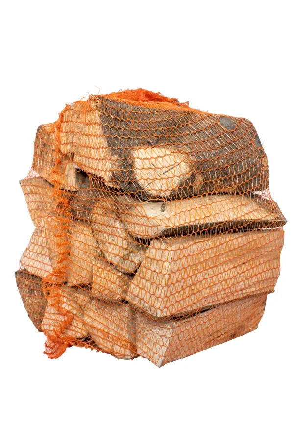 Sac filet orange de bûches de hêtre, vue rapprochée — bois de chauffage hêtre 33 cm, sac de 30 litres