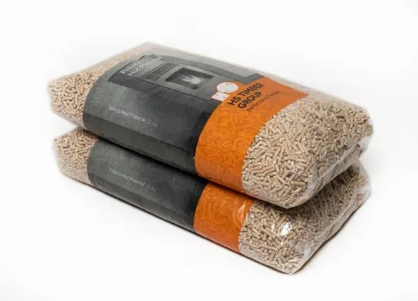 Deux sacs de granulés empilés — granulés de bois 6 mm, sac de 15 kg